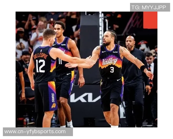 狄龙表现抢眼18投7中砍下18分布克出手数的两倍展现实力